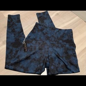 Onzie Leggings. Never worn